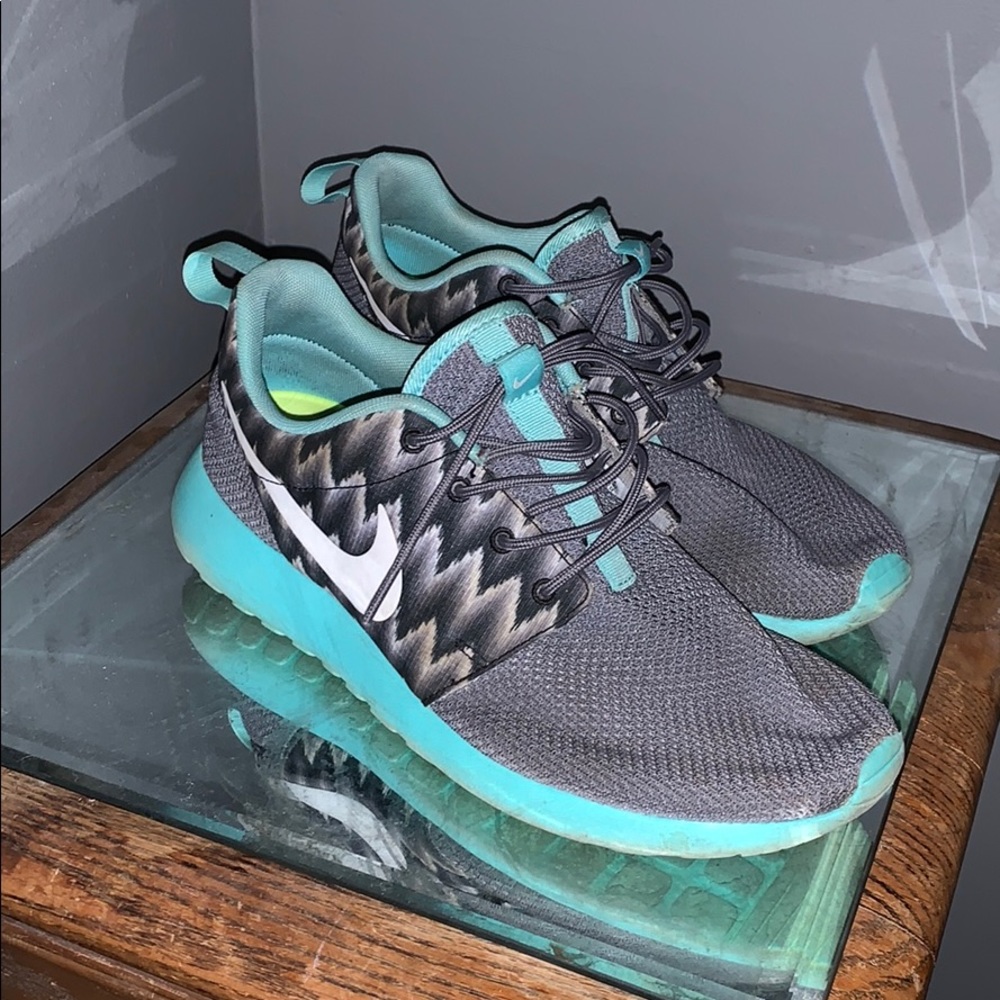 NIKE ROSHES CUSTOMIZED